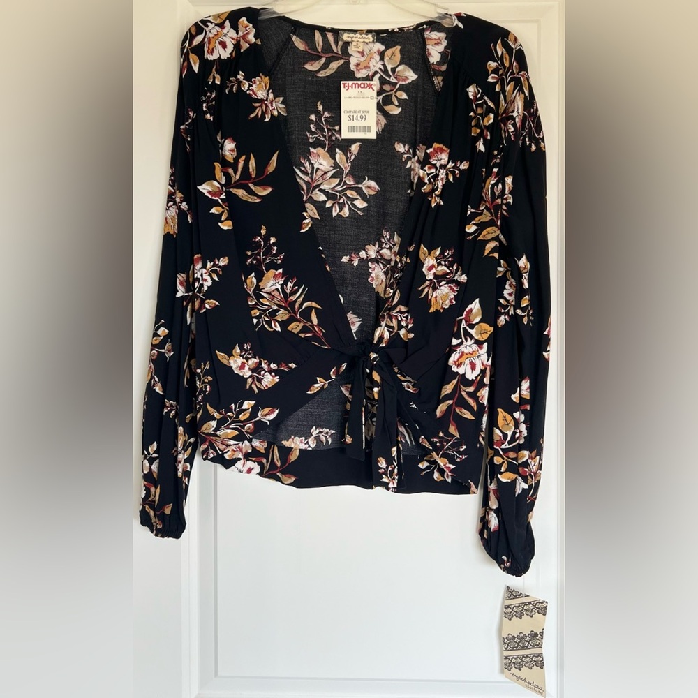 NWT Black, Cream, Red, Gold Floral Long-sleeve Tie-Front Blouse Size Small